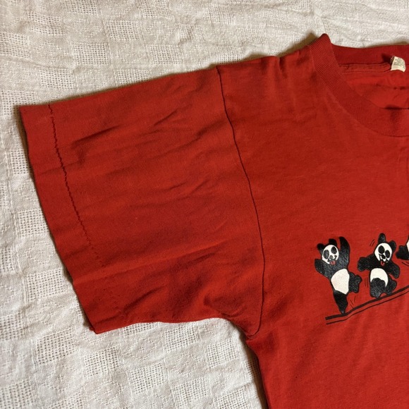 Vintage Chicago Panda Shirt Mens Small Red Screen Stars USA 80s Graphic Tee - Picture 3 of 9